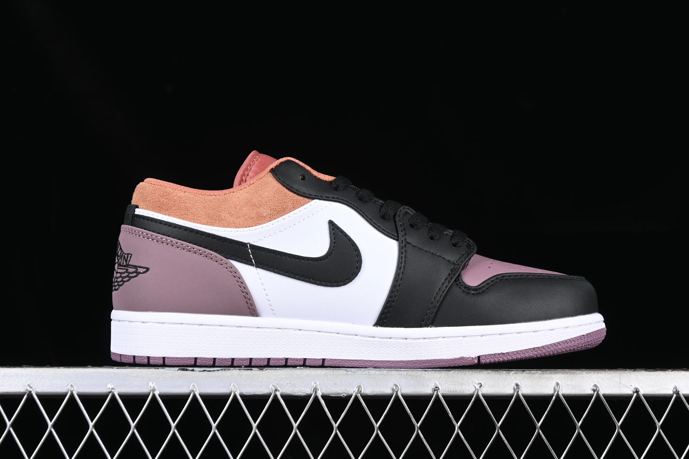 All categories Air Jordan Jordan series basketball shoes Air Jordan 1 Low Z version Air Jordan 1 Low SE AJ1 Joe 1 black and white low-top cultural casual sneakers FB9907-102